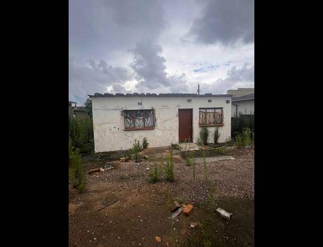 2 BEDROOM HOUSE FOR SALE IN PHOMOLONG